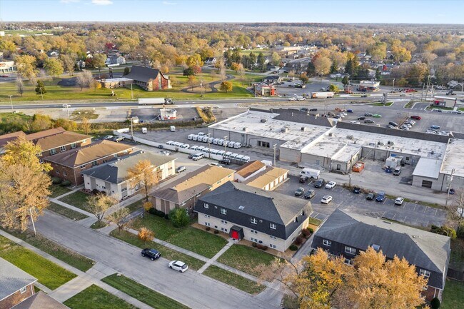 Building Photo - 609 E 3rd St