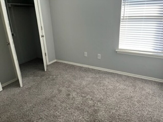 Building Photo - 4612 Emerald Knoll Rd