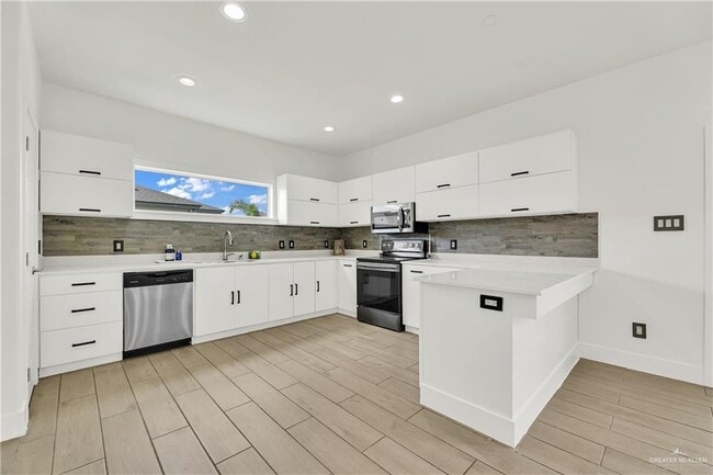 Building Photo - 23 Providence Ave