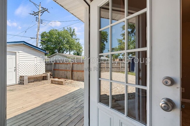 Building Photo - 1595 Flicker Dr
