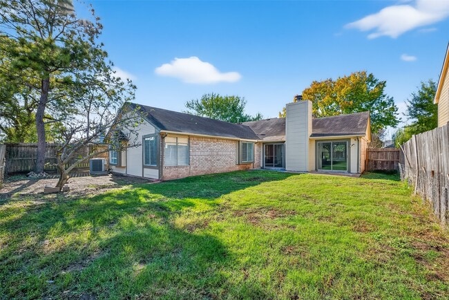 Building Photo - 11415 Chariot Dr