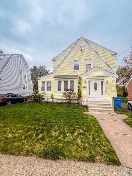 Building Photo - 38 Grandview Ave