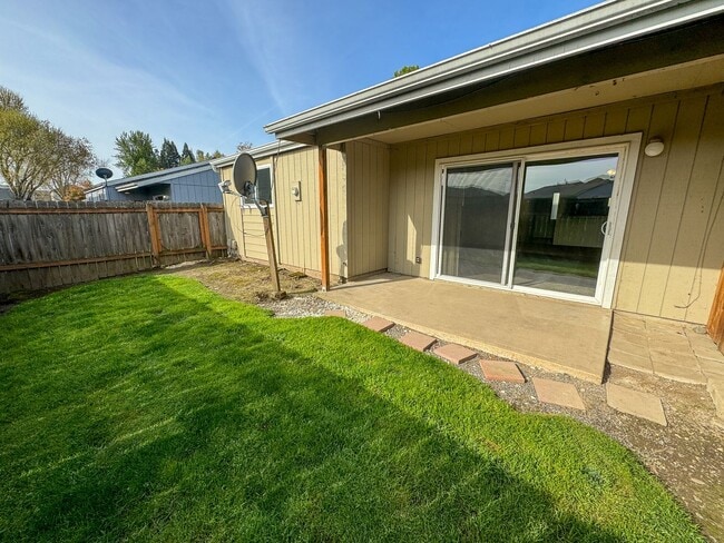 Building Photo - ANNETTE372-374