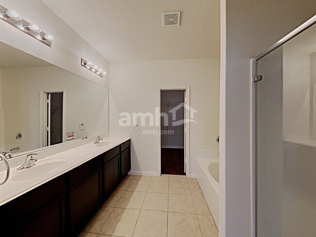 Building Photo - 7734 Watersedge Cove