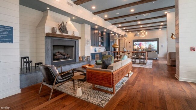 Building Photo - 812 Inverness Ave