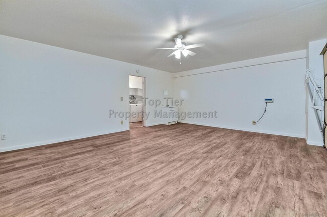 Building Photo - ***Beautiful 6 bed / 3 bath / 2,113 sqft H...