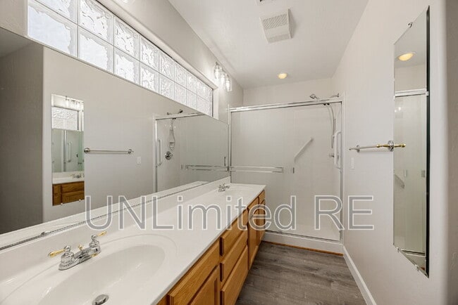 Building Photo - 3267 Iris Ln