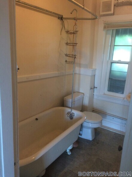 Building Photo - 193 Mt Auburn St