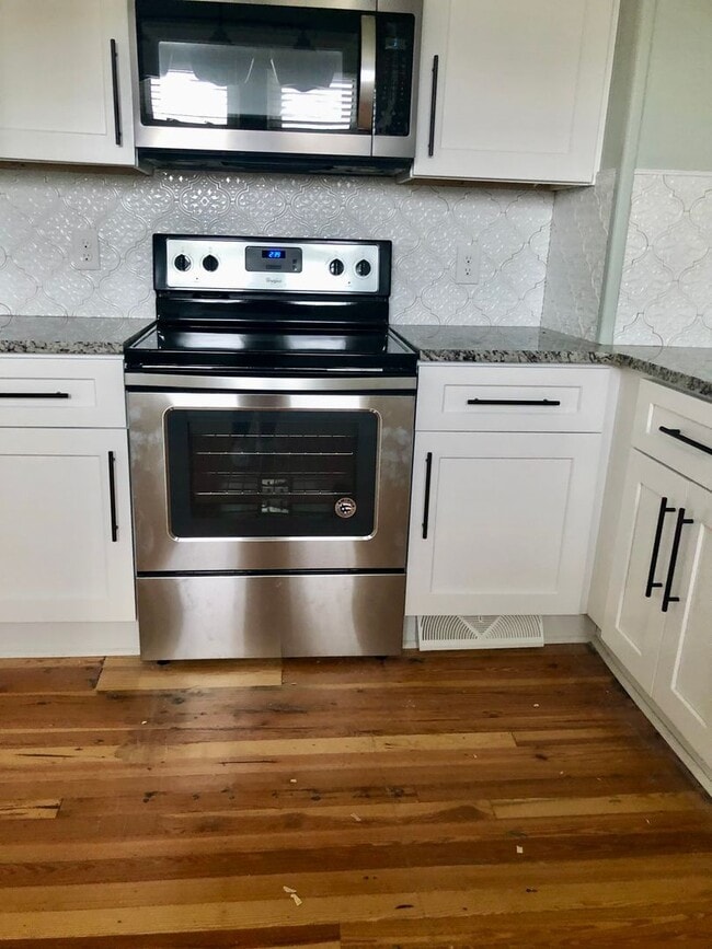 Building Photo - Cute Ranch in Mill Village; Beautifully Maintained.