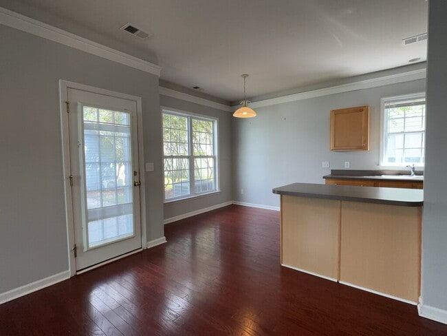 Building Photo - 202 Trillium Ave
