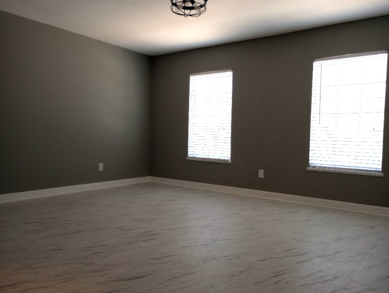 Building Photo - 905 12th St