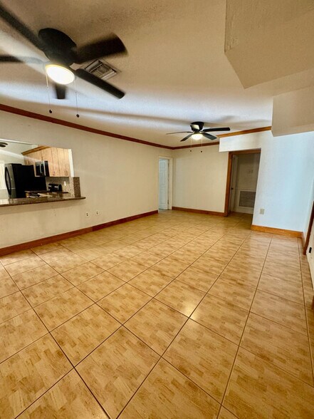 Building Photo - 1285 NE 143rd St