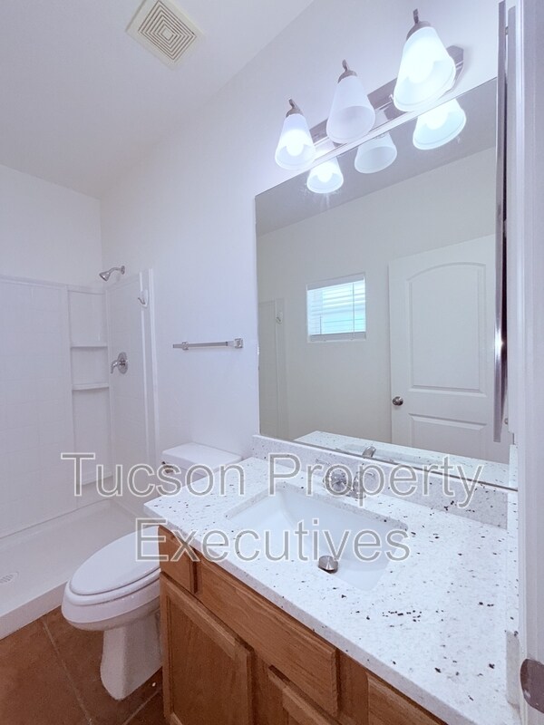 Building Photo - 324 W 23rd St