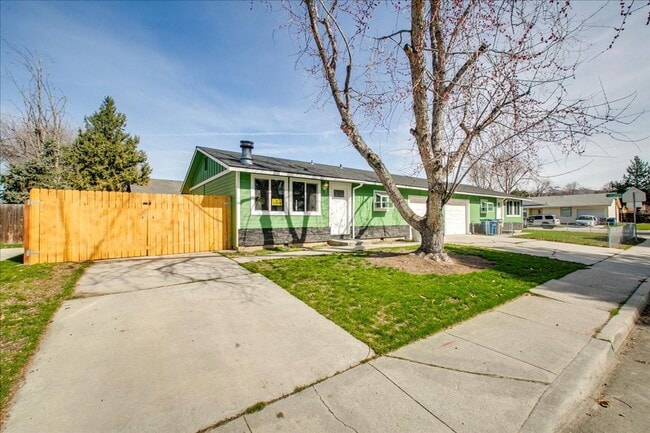 Building Photo - 740-742 Pennsylvania St