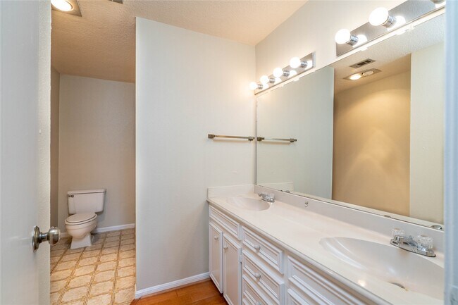 Building Photo - 11280 Braes Forest Dr