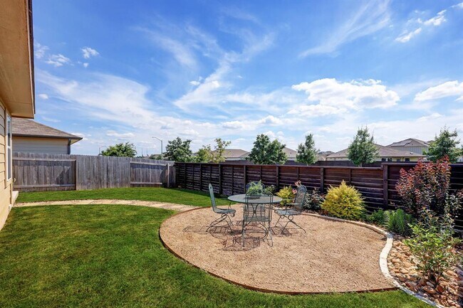 Building Photo - 206 Creek Hollow Dr