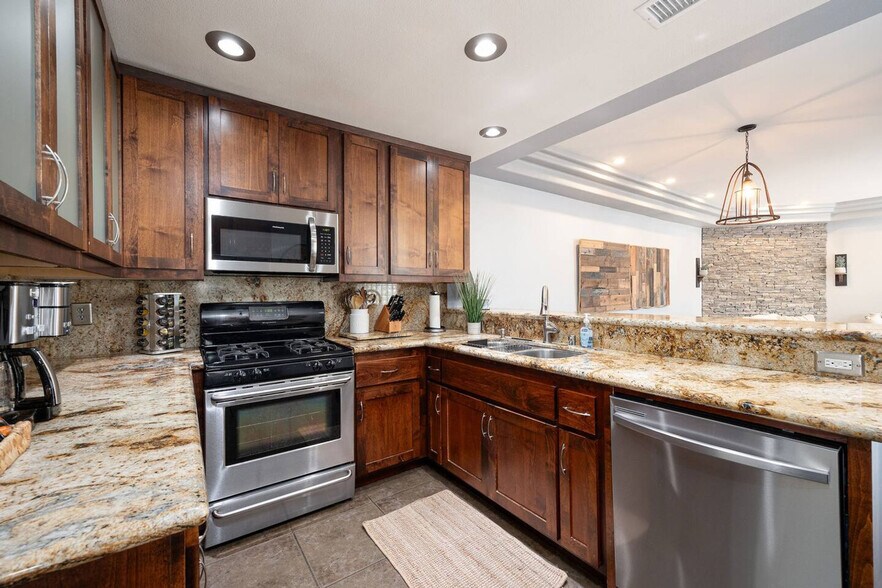 Building Photo - 1079 Sapphire St