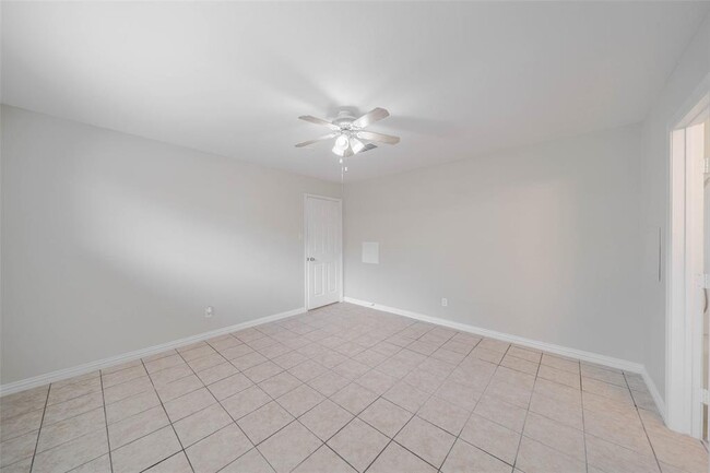 Building Photo - 10915 Sagecrest Ln