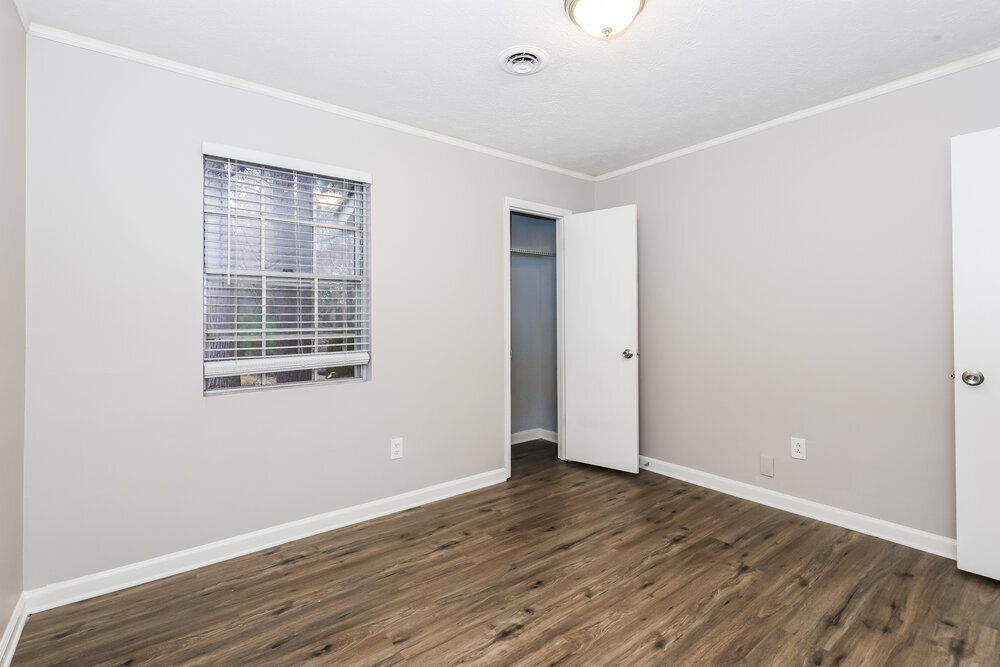 Building Photo - 8450 N Pond Dr