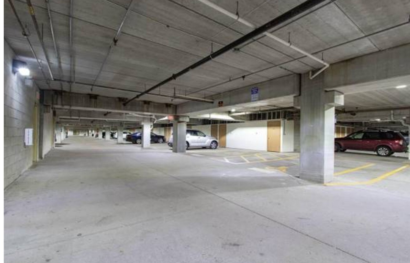 Building Photo - 400 N Richmond St