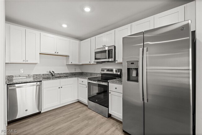 Building Photo - 915 Graystone Ave