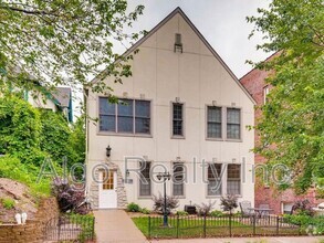 Building Photo - 2412 Harriet Ave