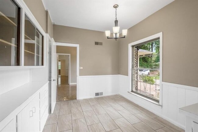 Building Photo - 757 Old Ivy Rd NE