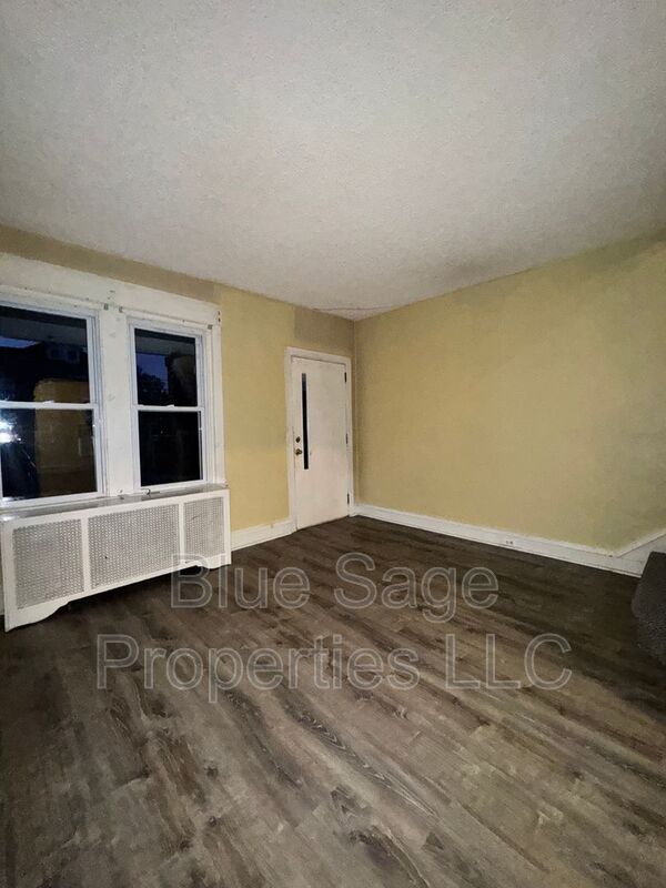 Building Photo - 906 Coates St