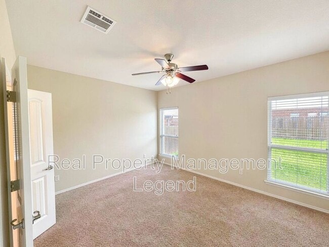 Building Photo - 9929 Pronghorn Rd