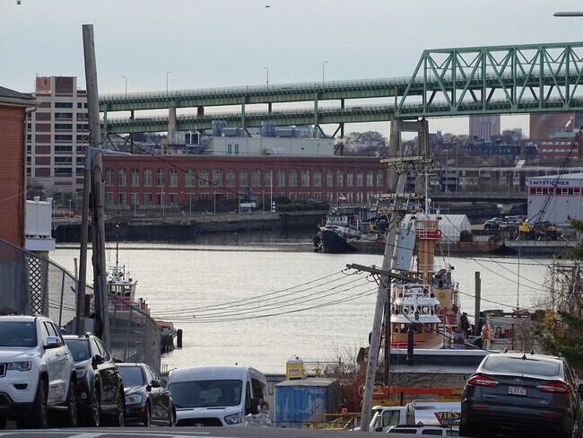 Building Photo - 42 White St Pl