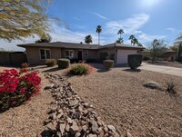 Building Photo - 3 Bedroom Home in the La Paz at Desert Spr...