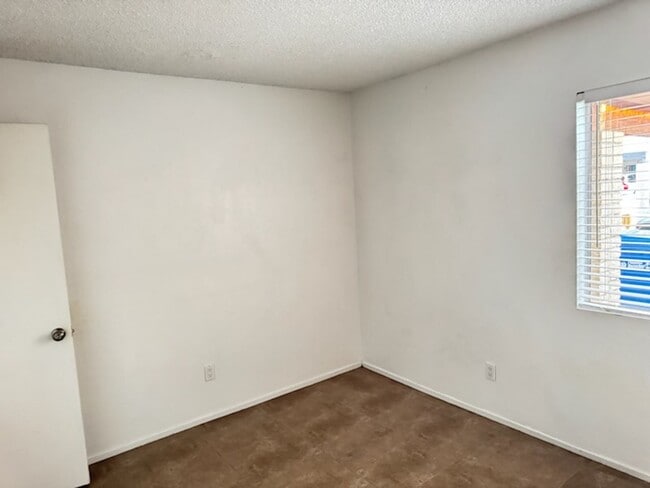 Building Photo - 2 bedroom townhome in Phoenix