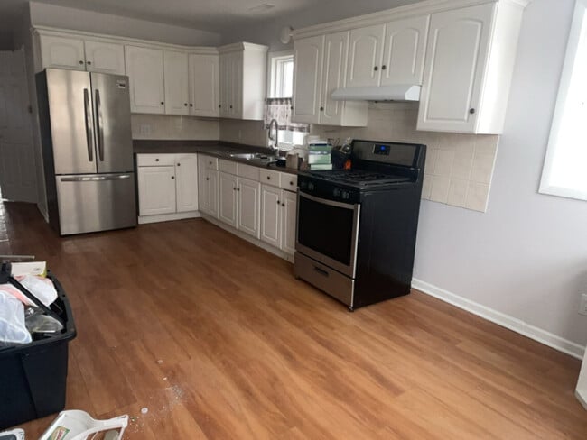 Building Photo - 3611 N Sacramento Ave