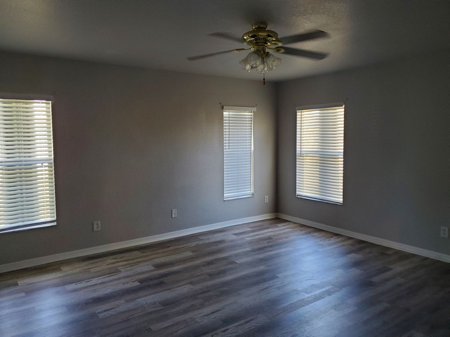 Building Photo - Newly Remodeled 4/2 PLUS DEN House Lehigh