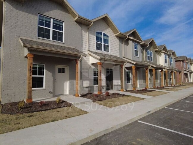 Building Photo - 2 Bed/ 2.5 Bath | Townhome in Siloam Springs! Must Move-in by 6/30