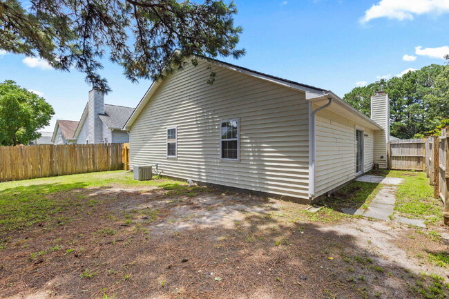 Building Photo - Affordable in the Heart of Jacksonville