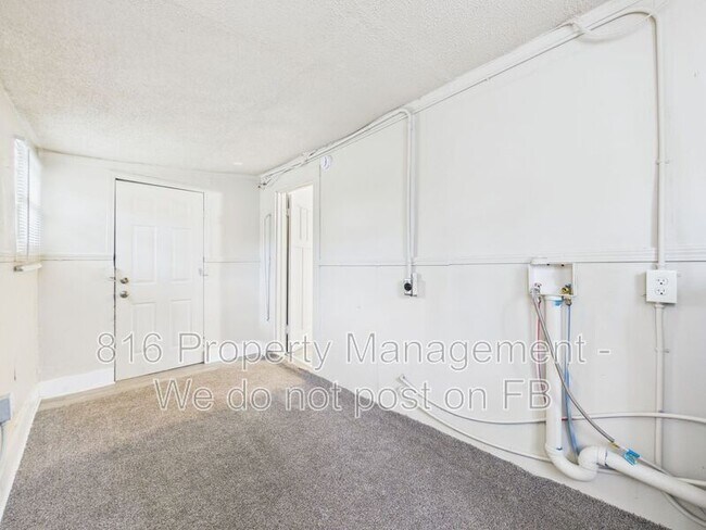 Building Photo - 4028 E 68th Terrace