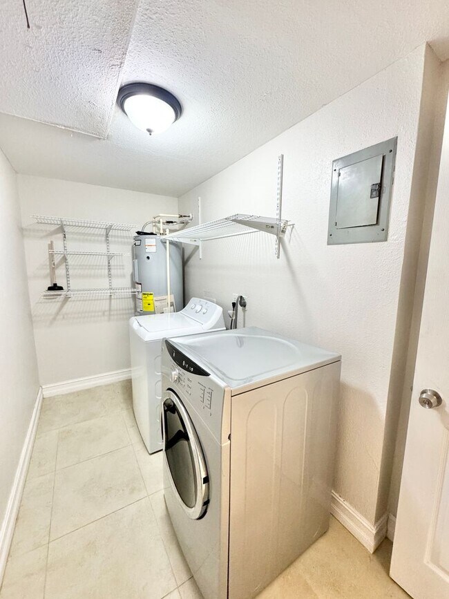 Building Photo - ** TREETOPS OF NAPLES ** 1 BED / 1 BATH - CONDO - SOUTH NAPLES - ANNUAL RENTAL