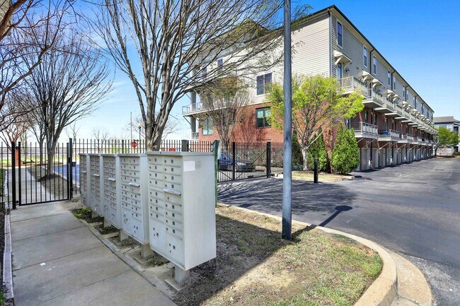 Building Photo - 358 Island Dr