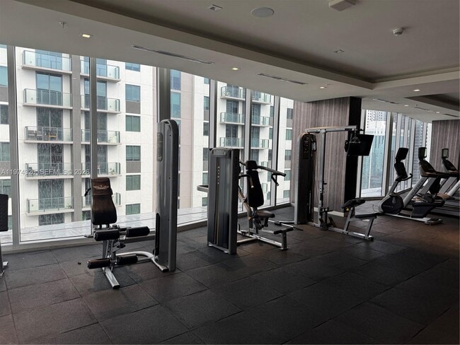 Building Photo - 1010 SW 2nd Ave