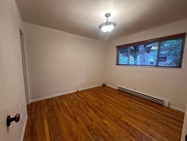 Building Photo - *Coming soon* 3 Bedroom 1.5 Bath Single Family Home
