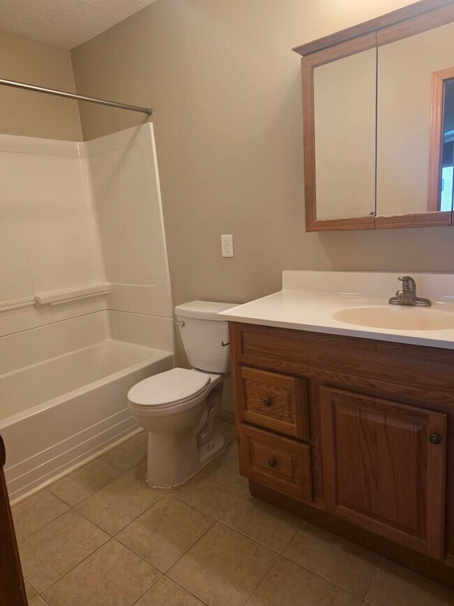 Building Photo - 9205 Orchard Cir