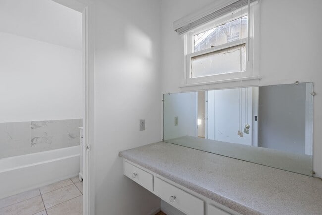 Building Photo - 15826 Magnolia Blvd