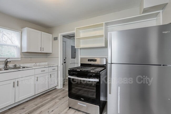 Building Photo - 831 Stewart Ave