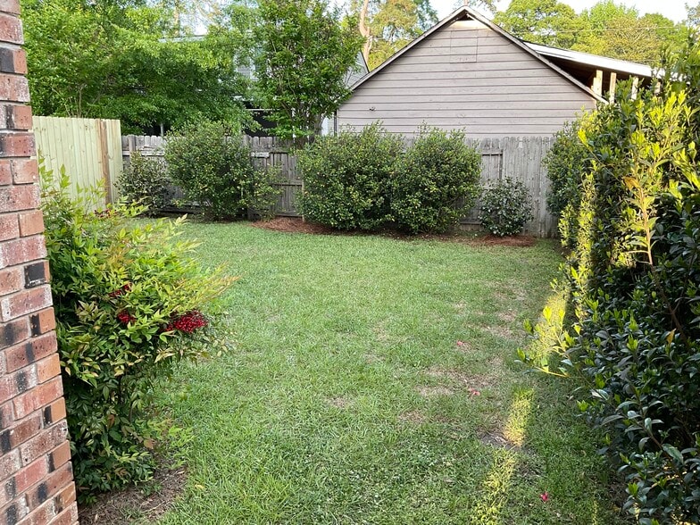 Building Photo - 612 Garland Dr