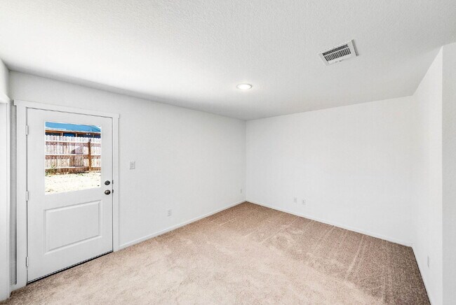 Building Photo - 1 MONTH FREE RENT WITH 18 - 24 MONTH LEASE!!! AVAILABLE THROUGH MAY ONLY! INTERNET INCLUDED!