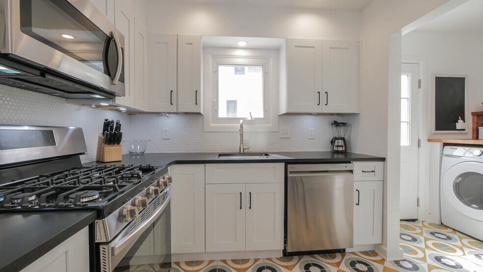 Building Photo - 12 N Delavan Ave