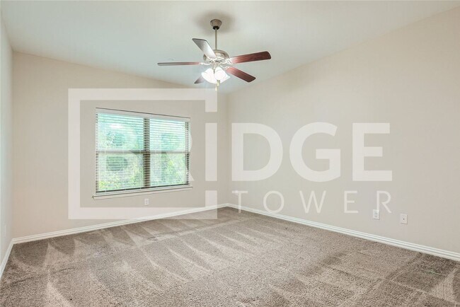 Building Photo - 1313 Lakecrest Ln