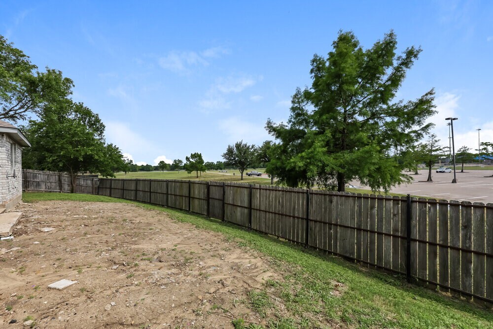 Building Photo - 706 Valleycreek Rd
