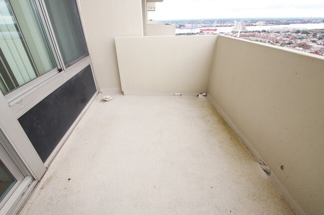 Building Photo - Luxury 1 Bedroom with Balcony, Pool & City Views – Hopkinson House